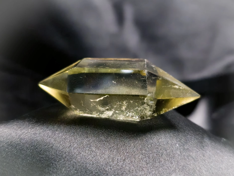 Lemon quartz polished double terminated point