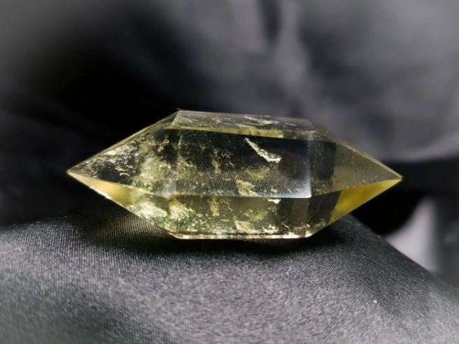 Lemon quartz polished double terminated point