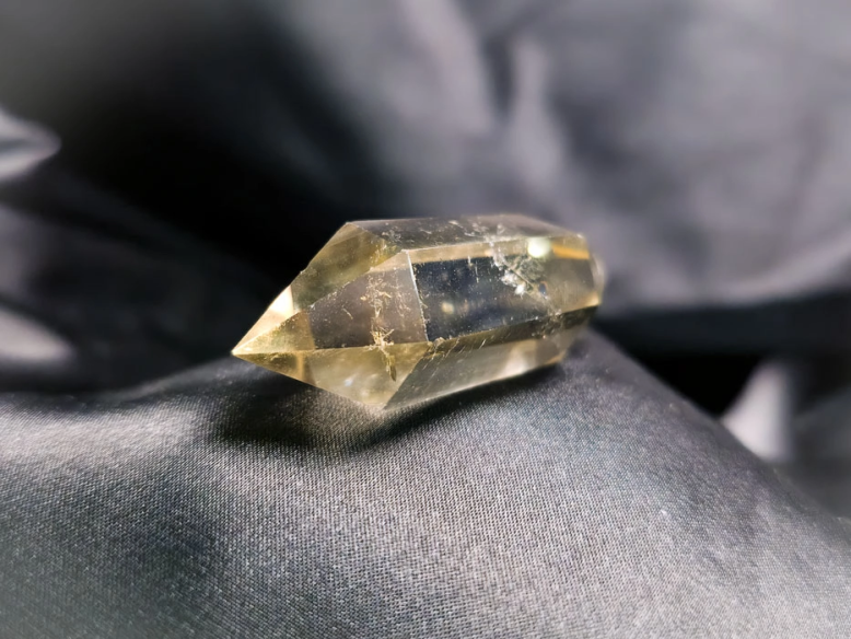 Lemon quartz polished double terminated point