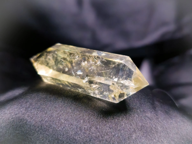 Comprar cuarzo y otros minerales en Cristalljoia. Centro de Barcelona y online