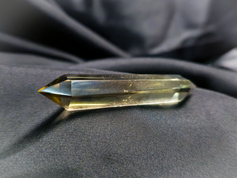 Comprar cuarzo y otros minerales en Cristalljoia. Centro de Barcelona y online