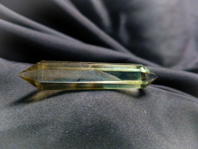 Comprar cuarzo y otros minerales en Cristalljoia. Centro de Barcelona y online