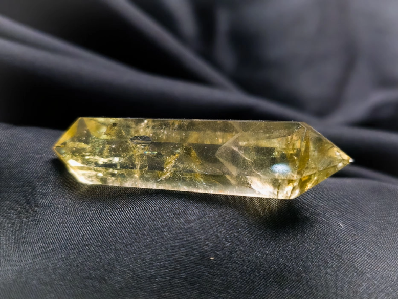 Comprar cuarzo y otros minerales en Cristalljoia. Centro de Barcelona y online