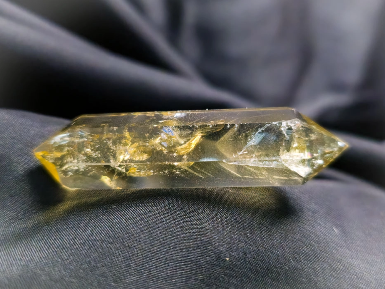 Comprar cuarzo y otros minerales en Cristalljoia. Centro de Barcelona y online