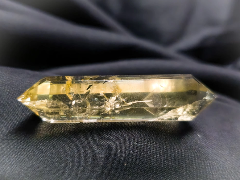 Comprar cuarzo y otros minerales en Cristalljoia. Centro de Barcelona y online
