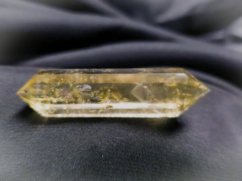Comprar cuarzo y otros minerales en Cristalljoia. Centro de Barcelona y online