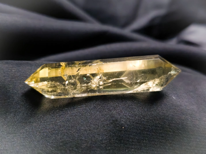 Comprar cuarzo y otros minerales en Cristalljoia. Centro de Barcelona y online