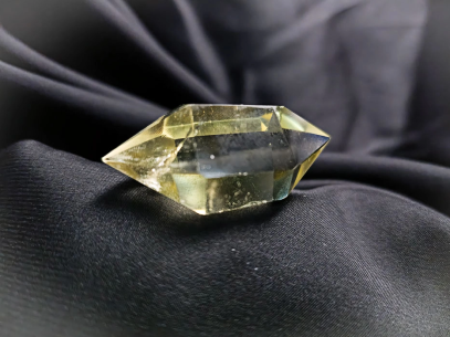Lemon quartz polished double terminated point