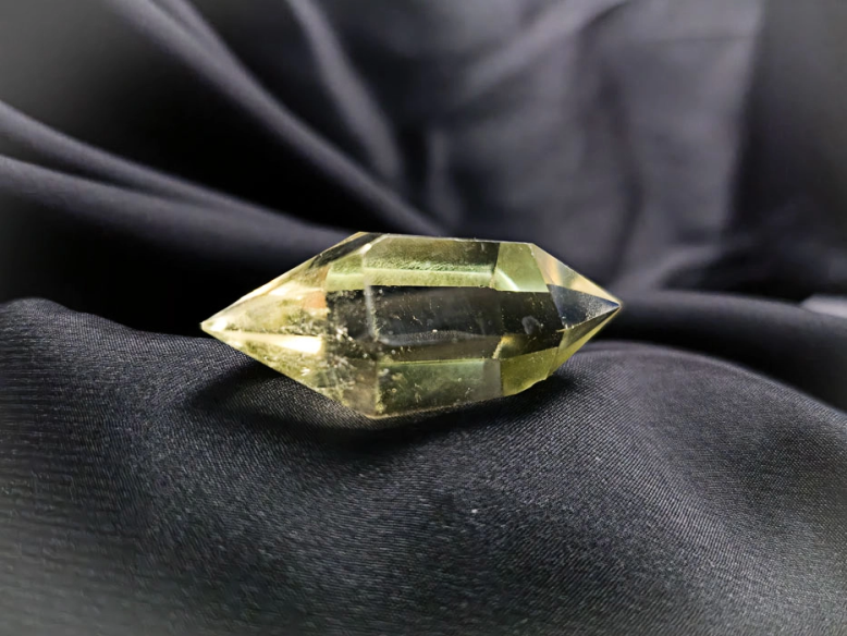 Lemon quartz polished double terminated point