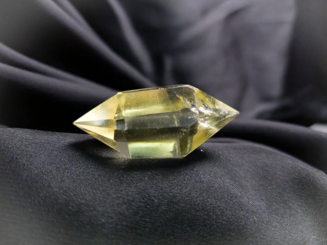 Lemon quartz polished double terminated point