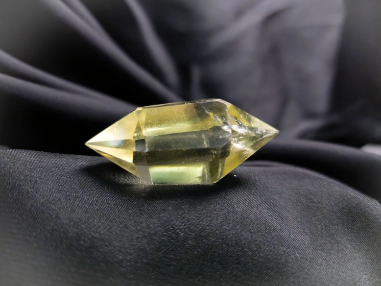 Lemon quartz polished double terminated point