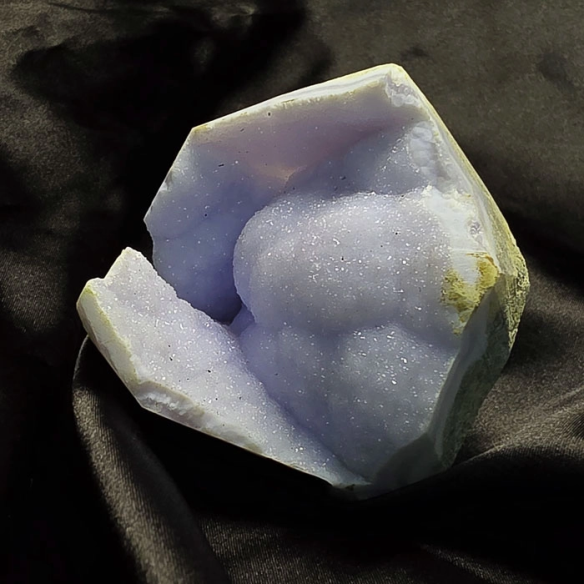 Chalcedony with microcrystals preserves the calm of time