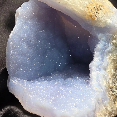 Chalcedony with microcrystals preserves the calm of time