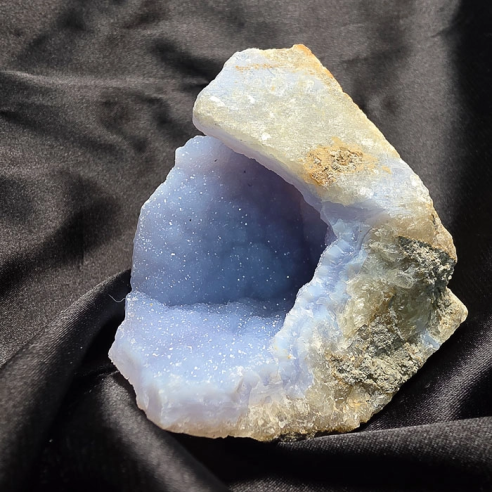 Chalcedony with microcrystals preserves the calm of time