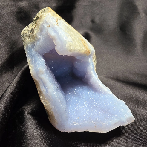 Chalcedony with microcrystals preserves the calm of time