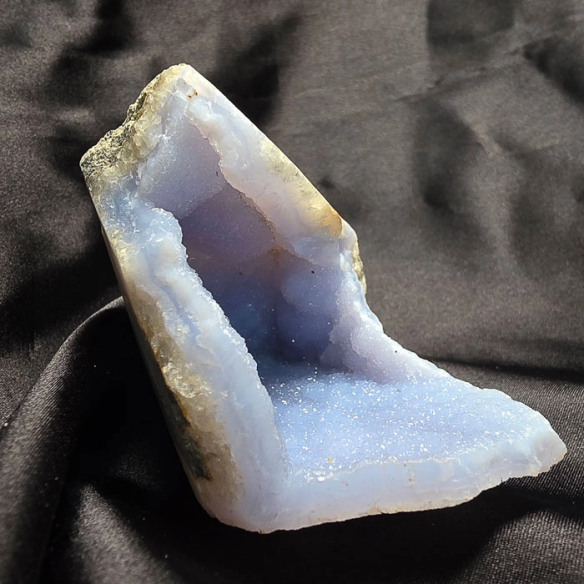 Chalcedony with microcrystals preserves the calm of time