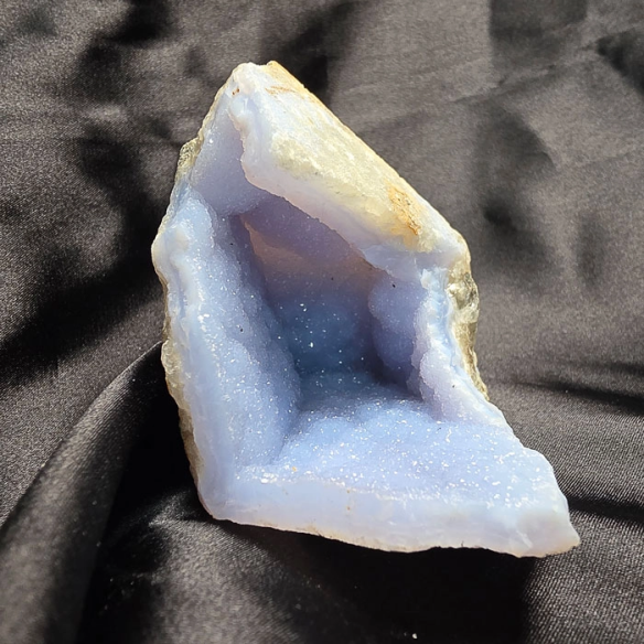 Chalcedony with microcrystals preserves the calm of time