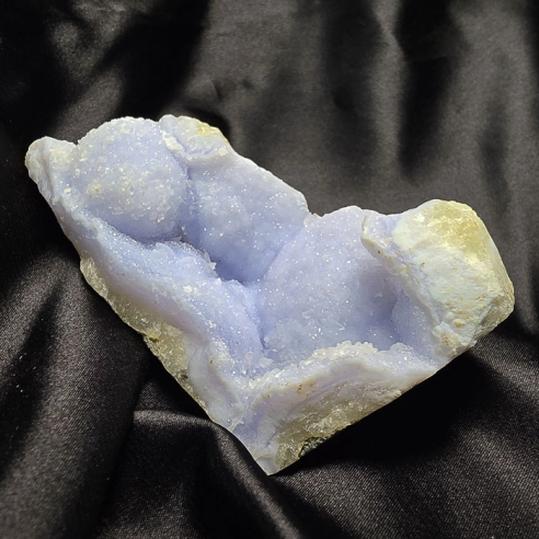Chalcedony with microcrystals preserves the calm of time