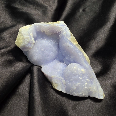 Chalcedony with microcrystals preserves the calm of time