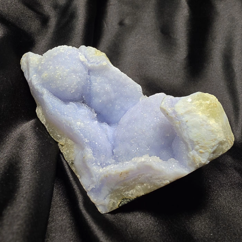 Chalcedony with microcrystals preserves the calm of time