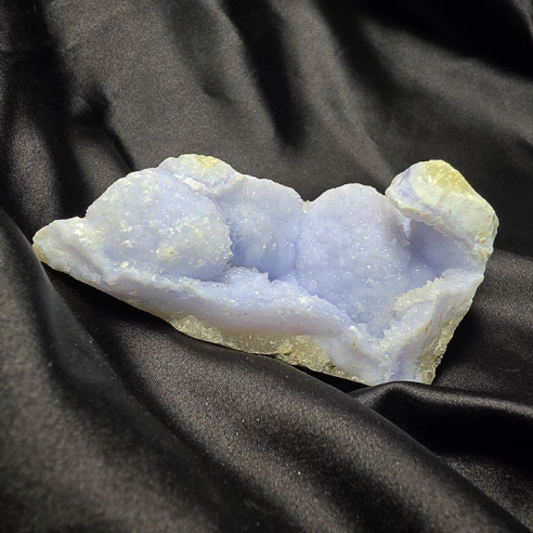 Chalcedony with microcrystals preserves the calm of time