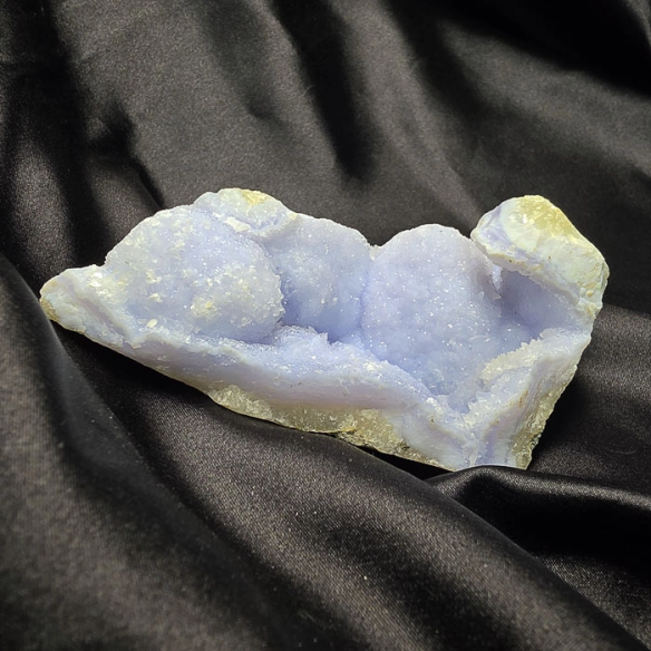 Chalcedony with microcrystals preserves the calm of time