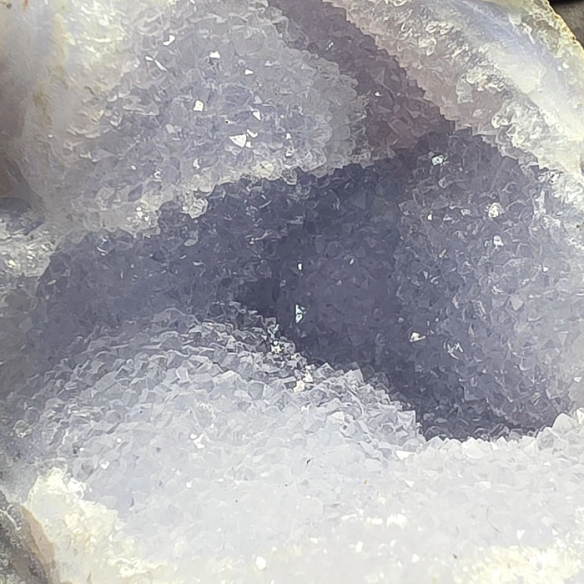 Chalcedony with microcrystals preserves the calm of time
