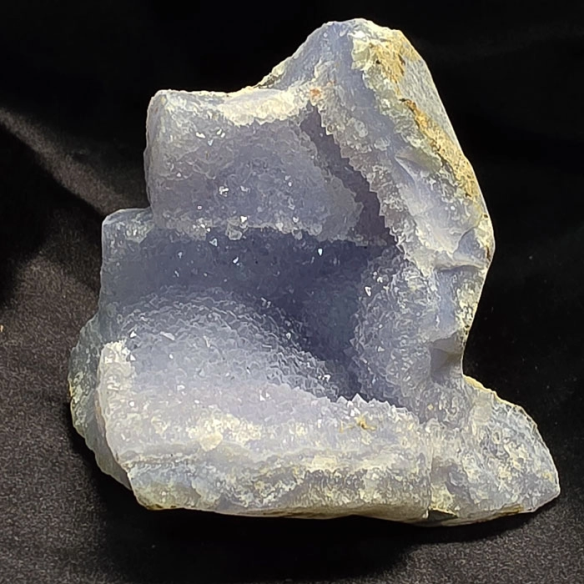 Chalcedony with microcrystals preserves the calm of time