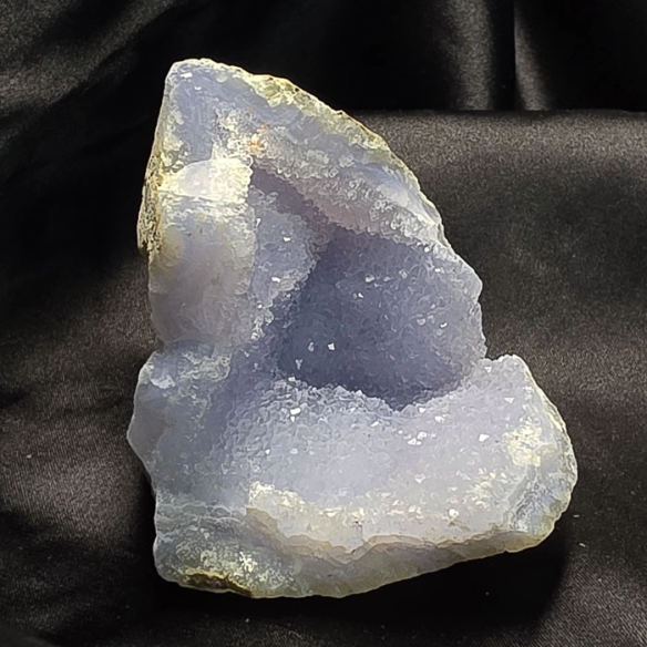 Chalcedony with microcrystals preserves the calm of time