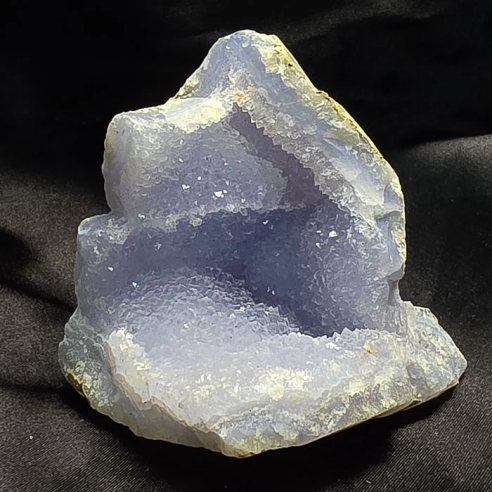 Chalcedony with microcrystals preserves the calm of time