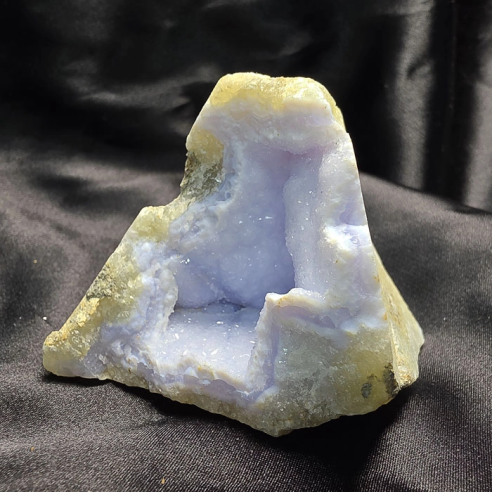 Chalcedony with microcrystals preserves the calm of time