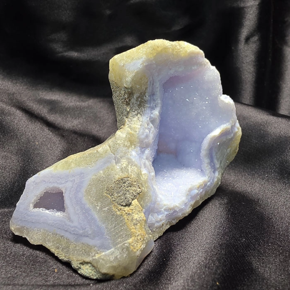 Chalcedony with microcrystals preserves the calm of time