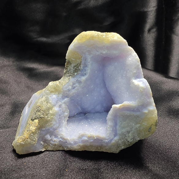 Chalcedony with microcrystals preserves the calm of time