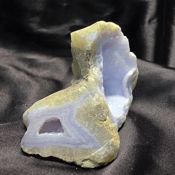 Chalcedony with microcrystals preserves the calm of time
