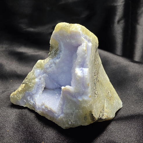 Chalcedony with microcrystals preserves the calm of time