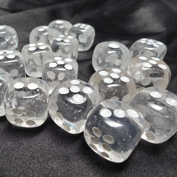Dados de cuarzo cristal de roca en Cristalljoia, 40 años de minerales, en el centro de Barcelona y online