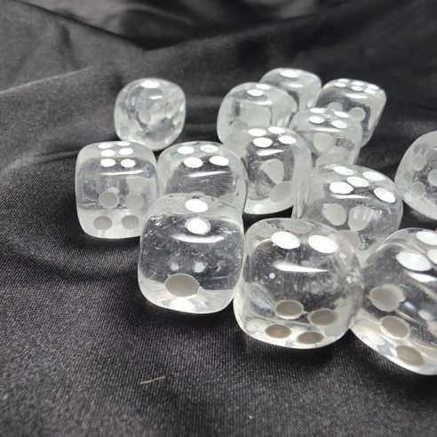 Dados de cuarzo cristal de roca en Cristalljoia, 40 años de minerales, en el centro de Barcelona y online