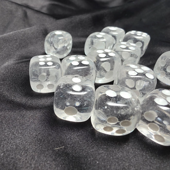 Dados de cuarzo cristal de roca en Cristalljoia, 40 años de minerales, en el centro de Barcelona y online