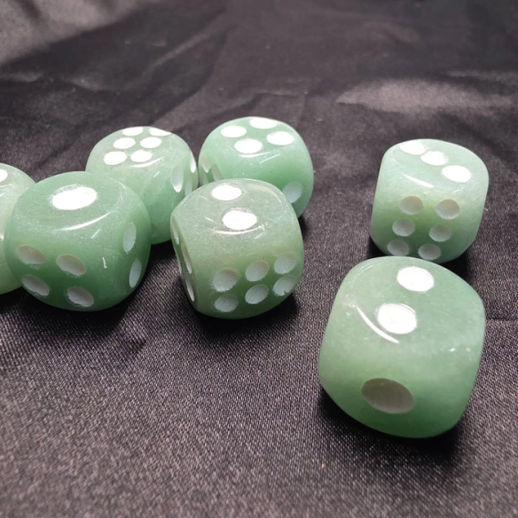 Green aventurine die flowing in harmony and well-being