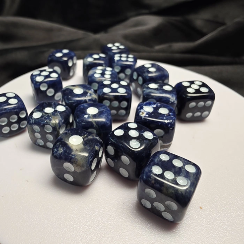 Sodalite die harmonizing thought and clarity