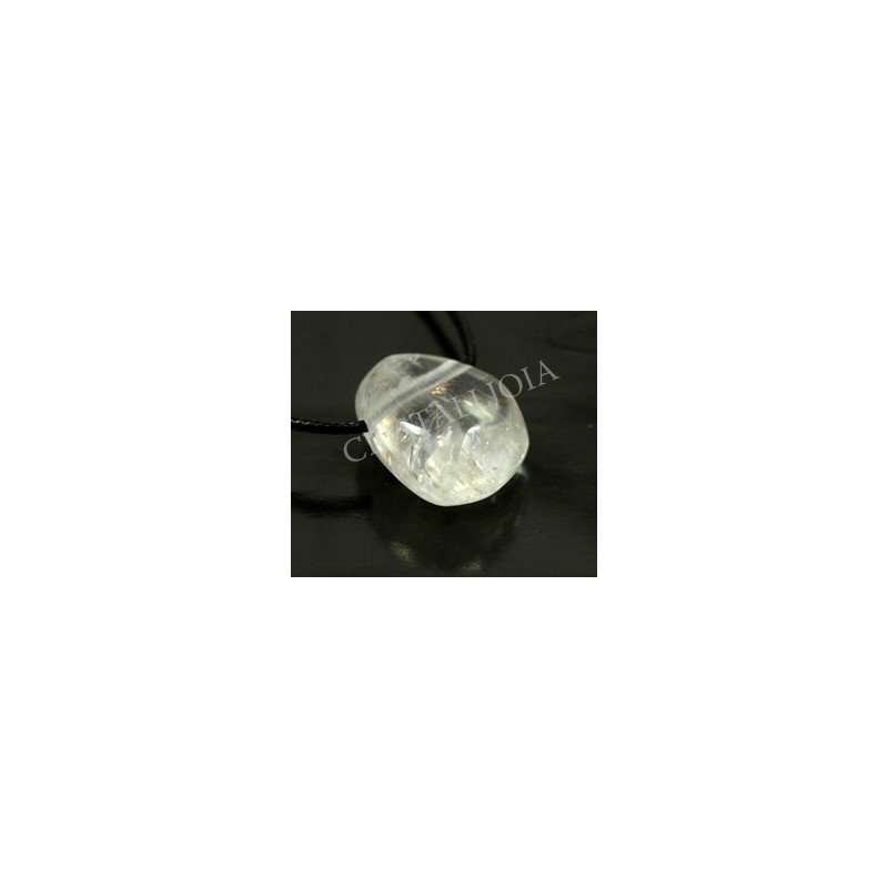 Calcita blanca colgante rodada oval con agujero