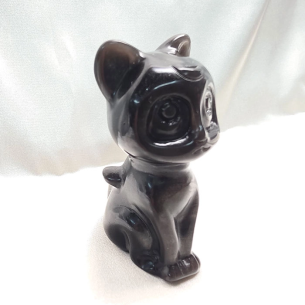 Black–gold obsidian cat figurine of nocturnal mystery