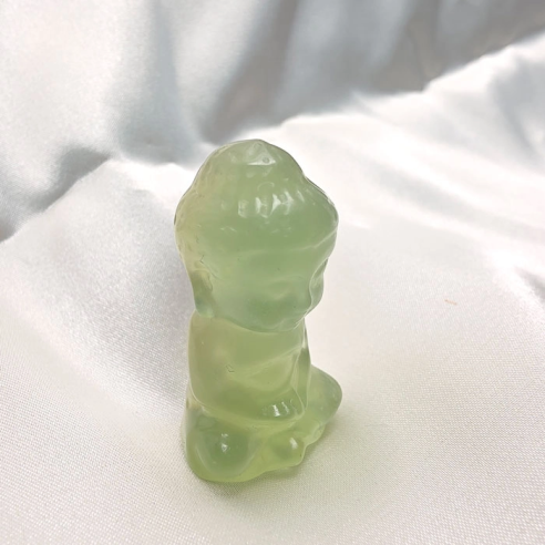 Fluorita verda figura de Buda d’equilibri natural