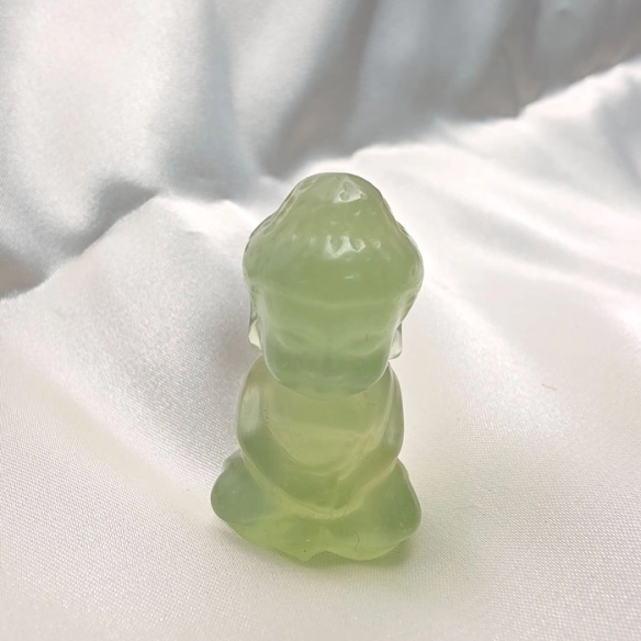 Fluorita verda figura de Buda d’equilibri natural