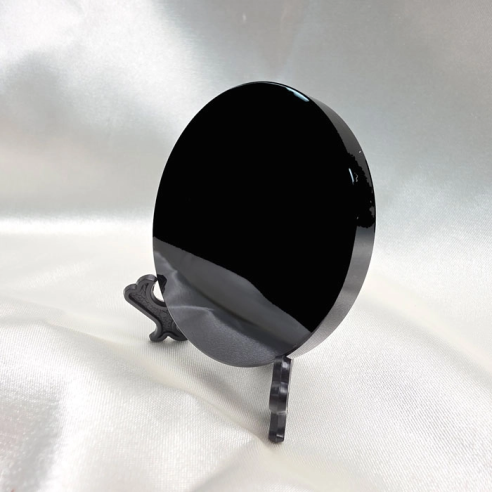 Espelho de obsidiana negra – disco de 5 cm. Reflexo vulcânico noturno
