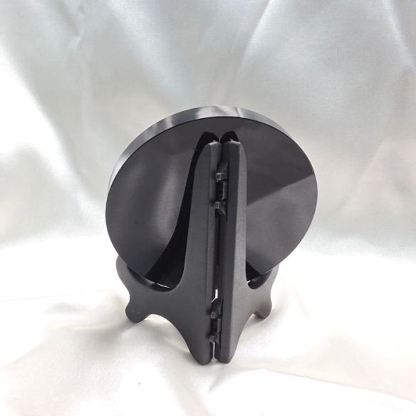 Espejo de obsidiana negra. Cristalljoia, 40 años de minerales. En el centro de Barcelona.