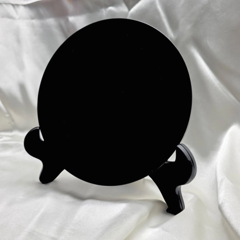Espelho de obsidiana negra – disco de 15 cm. Reflexo vulcânico noturno