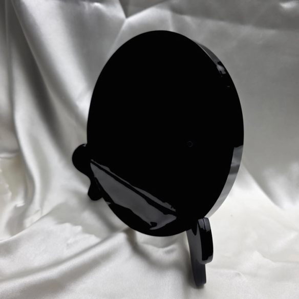 Espelho de obsidiana negra – disco de 15 cm. Reflexo vulcânico noturno
