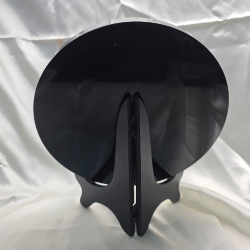 Espejo de obsidiana negra. Cristalljoia 40 años de minerales. En el centro de Barcelona.