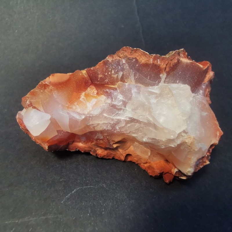 Cornalina bicolor - mineral en bruto - madagascar
